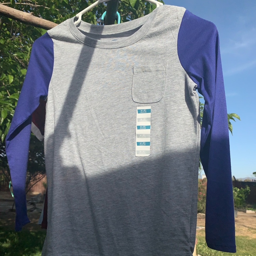 Grey shirt with blue sleeves
